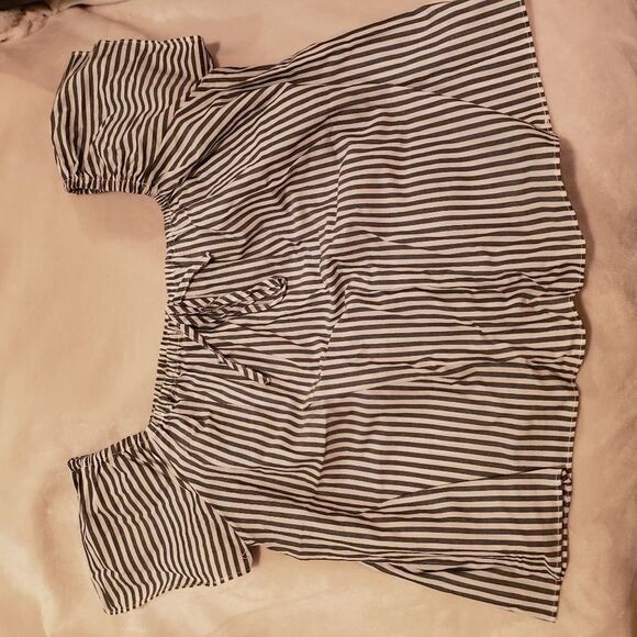 Off the shoulder Pinstripe Blue and White Top - Picture 6 of 6